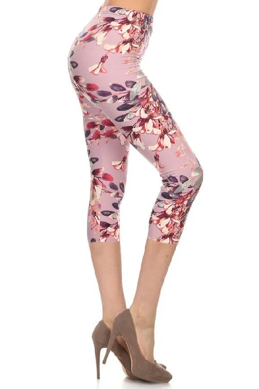 Multi-color Print, Cropped Capri Leggings In A Fitted Style With A Banded High Waist Fashionable Sports Compression Leggings Multi-color Print, Cropped Capri Leggings In A Fitted Style With A Banded High Waist Fashionable Sports Compression Leggings